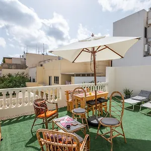  Accommodatie bij particulieren Close To Airport, Double Bedroom, Sofa-bed, Private Bathroom For Adults And Children Aged 10 And Over Only